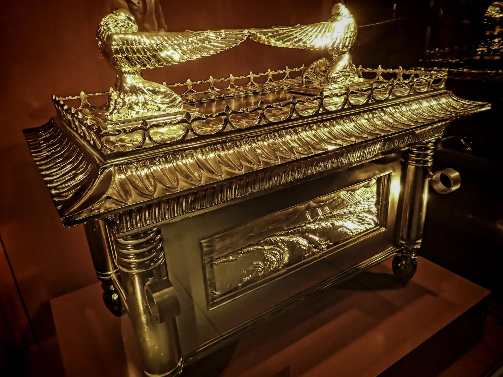 ark-of-the-covenant-14382.jpg